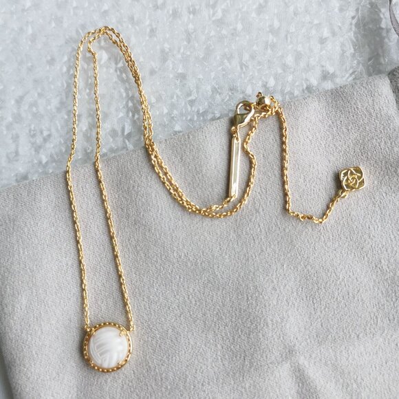 Kendra Scott - Volleyball Gold White Mother-of-Pearl Necklace - new - Picture 3 of 4